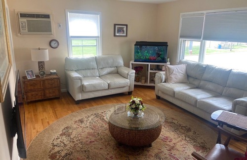 Emerson House | 3/2 house- WiFi, A/C & Parking. Steps from train/bus to NYC and MetLife stadium