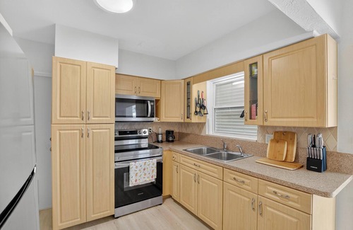 Crossroads Area House | 3/2 Oasis w/Private Heated Pool, Spa + Office. 8 Min to Beach. Pet Friendly!