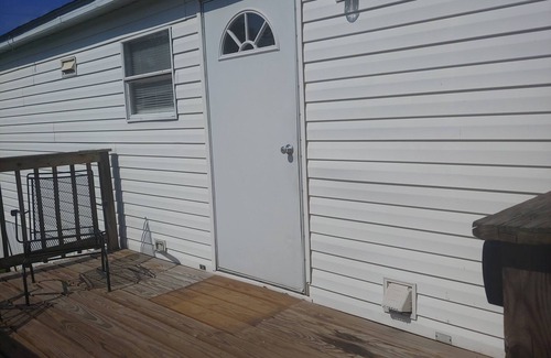 Longview House | 3/2 Quiet neighborhood, just outside of Town