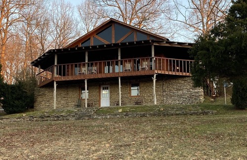 Lancing Cabin | 3/2 Rustic Tennessee Mountain Cabin With Loft