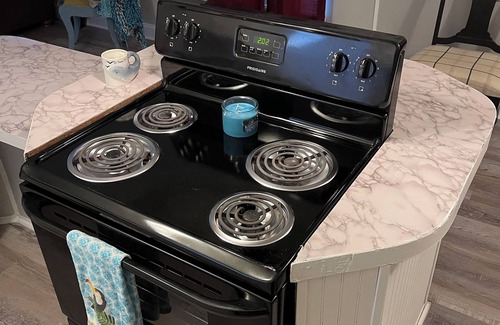 Troy House | 3/2 Sunken Treasure Spacious Home in college town of Troy with WiFi, AC