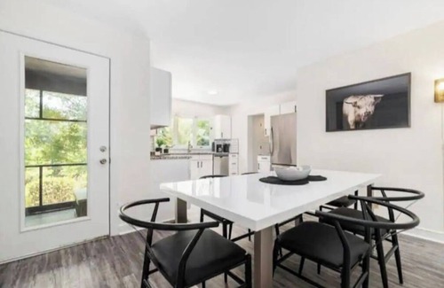 Sardis Forest House | 3,700 sqft-Luxe/Private Villa style Ranch in South CLT with King en Suite!
