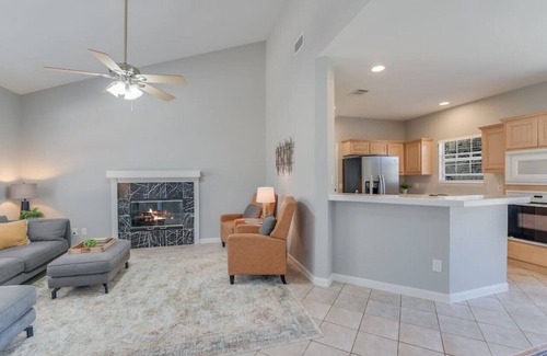 Austin House | 3 Acre Home On Creek W/Pool! Hill Country Viewsnn
