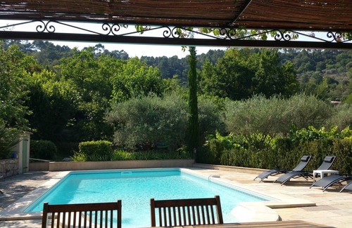 Cotignac Villa | 3* air-conditioned villa for 8 with swimming pool in a quiet location 7 minutes' walk from the village