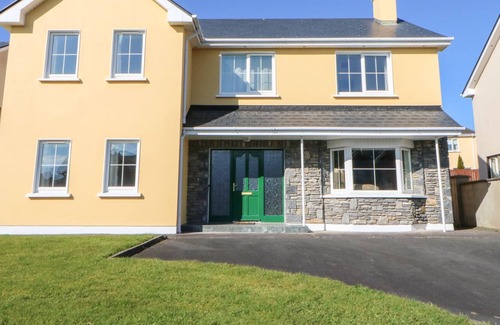 Killorglin Cottage | 3 BAILE ON TOOREEN, with a garden in Killorglin, County Kerry