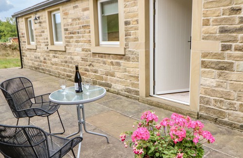 Rastrick Cottage | 3 BARN COTTAGES, family friendly, with a garden in Norwood Green