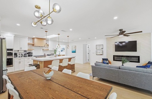 Northeast Dallas House | 3-BD/3-BA Bungalow ft. Backyard w/Deck & Firepit