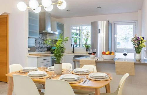 La Catedral House | 3 BD house with Private Solarium and patio