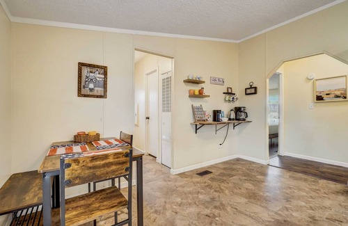 Peyton House | 3 BD, Poker, Pool Table, Foosball, Hot tub & more!