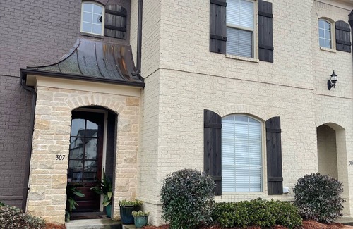 Oxford House | 3 bdr & 3.5 baths condo off S. Lamar and minutes from The Square and Ole Miss!