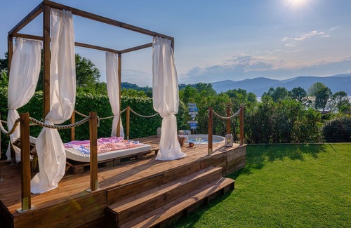 Ispra House | 3 BDR, 3 BTHR, 2Floor Villa with Private Garden, Jacuzzi, BBQ overlooking Lake