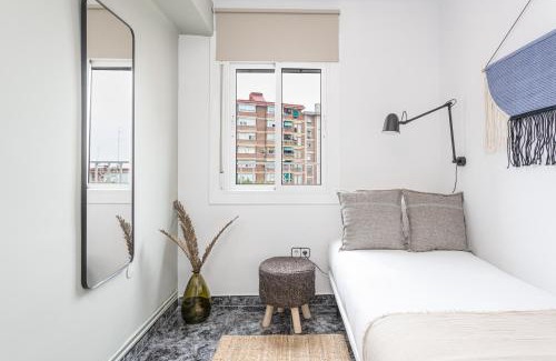 Cornella de Llobregat Apartment | 3 Bdr Apt In Cornella 5 Mins Form The Metro