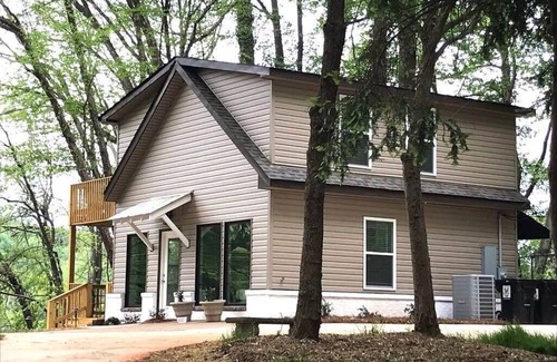Harbor House House | 3-BDR Direct Waterfront Cottage