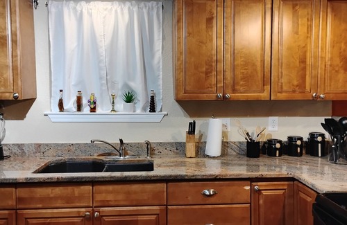 Fillmore House | 3 BDR - Prime spot! Mins from EVERYTHING! - CBD, Fairgrounds, City Park, airport