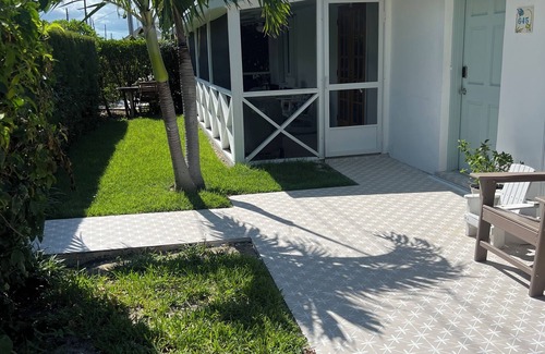 Treasure Cay Villa | 3-bdrm 2 bathrm Beach Villa w charming screened porch in beautiful Treasure Cay
