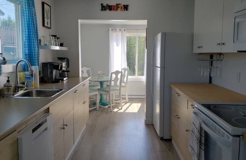 Saint John House | 3 bdrm, 2 bth, 2 living, 2 kitchens & outdr space