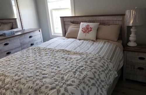 Saint John House | 3 bdrm, 2 bth, 2 living, 2 kitchens & outdr space