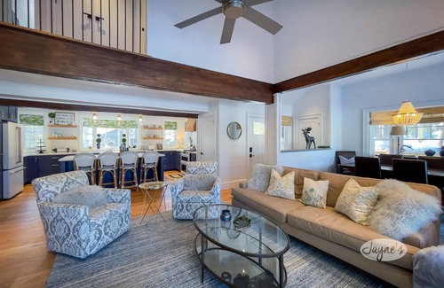 Muskoka Lakes Cottage | 3+ bdrm, 3 bath, Bunkie, Luxury, Lake Muskoka, Miles of boating on the Big 3!