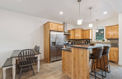 Tabernash House | 3-bdrm Dog and Family Friendly w Garage, Office, Lake Loop and MTB Trails