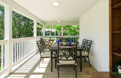 Historic Old Town Cottage | 3 Bdrm Private Cottage in Heart of Niagara, walk to Town and Minutes to Wineries