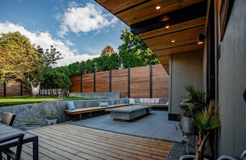 Glenmore House | 3 bdrm suite w/rooftop patio, firetable & sauna + hot tub, cold plunge & more!
