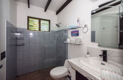South Pacific Coast House | 3 BDRS, large pool & surrounded by nature!