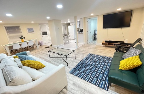 Pawcatuck Cottage | 3-Bed 19thC Cottage 9minutes from Misquamicut Beach