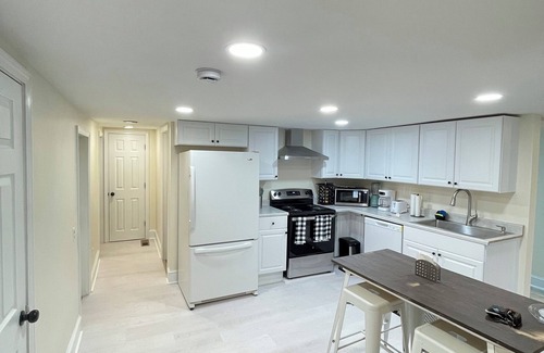 Pawcatuck Cottage | 3-Bed 19thC Cottage 9minutes from Misquamicut Beach