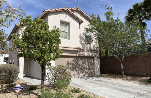 Enterprise House | 3 Bed 2.5 Bath House Getaway 15 minutes to Strip