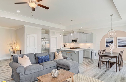 Whitsett House | 3 Bed/ 2 bath centrally located.