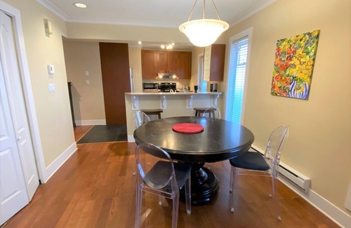 Lower Lonsdale House | 3 bed, 2 bath duplex in Lower Lonsdale, walk to Seabus
