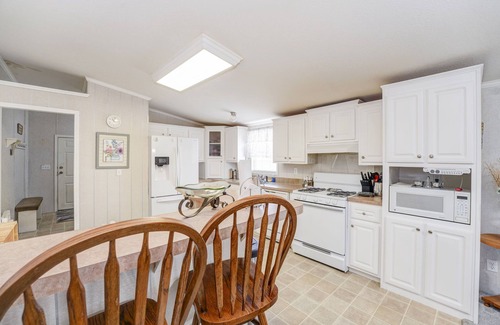 Centre House | 3 bed/2 bath home +office w/futon with community boat ramp & dock to Weiss Lake