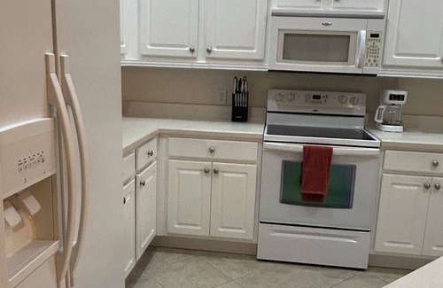 Candler House | 3 bed/2 bath house in The Villages! Pet friendly, pool, hot tub and internet!