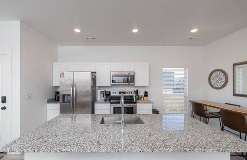 Bentonville House | 3 Bed 2 Bath house in brilliant Bentonville near downtown & Walmart Home Office