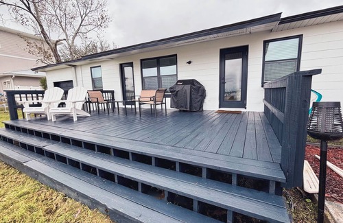 Brown Island House | 3 bed 2 bath Pool home Andrew’s island. Dolphin views from dock!