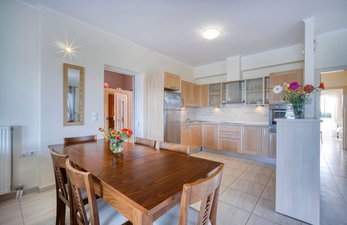 Stavromenos Villa | 3 Bed & 3 bath Modern Villa - Sauna, Jacuzzi,pool, Wi-fi & wheel chair friendly