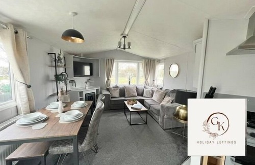 Mablethorpe Cabin | 3 bed-7 berth-Mablethorpe-Wifi-Pet friendly
