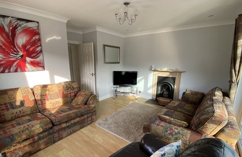 Cwrt House | 3 Bed bungalow with en-suite close to the lovely beach at Aberdovey
