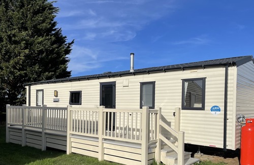 Isle of Grain House | 3 bed caravan sleeps 8 AllHallows Holiday Park