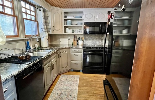 Mount Gretna Cottage | 3 bed cottage in Mt. Gretna. Short drive to Hershey, Lancaster, Harrisburg