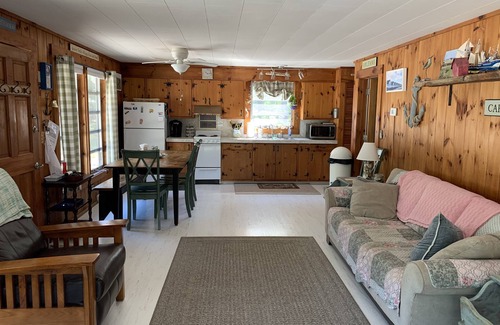 North Eastham House | 3 bed cottage, short walk to bayside beach down quiet sandy road, pet friendly