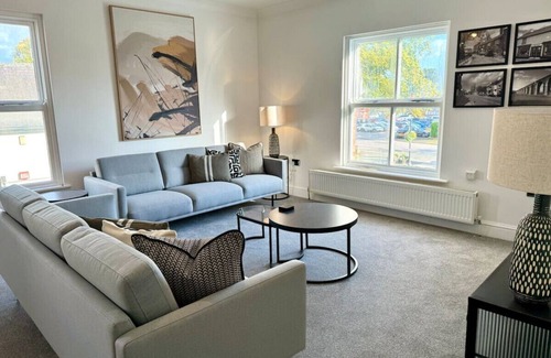 Holmes Chapel Apartment | 3 bed flat in Holmes Chapel (Harry Styles village)