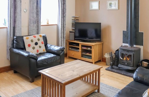 Llangefni Cottage | 3 bedroom accommodation in Rhostrehwfa Nr Llangefni
