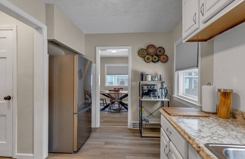 South Euclid House | 3 bed home in a South Euclid- Cleavland w ac