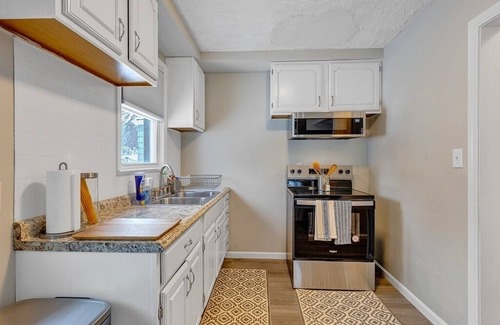 South Euclid House | 3 bed home in a South Euclid- Cleavland w ac