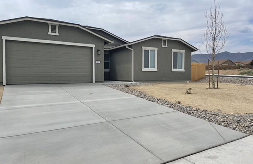 Lyon County House | 3 Bed Home with Desert Mountain Views