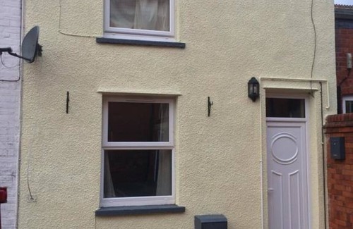 Taunton House | 3 bed house, 5 mins walk from Taunton town centre