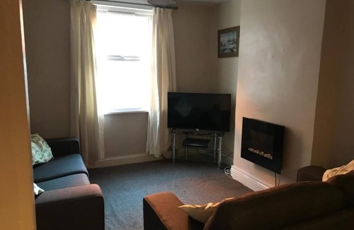 Taunton House | 3 bed house, 5 mins walk from Taunton town centre