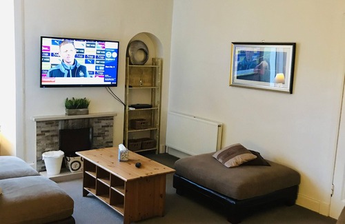 Kilmarnock Cottage | 3 bed house, free WiFi, off street parking. Central Ayrshire, 20 mins to Glasgow