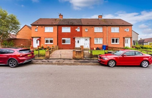 Larkhall House | 3 bed house in Larkhall with private driveway